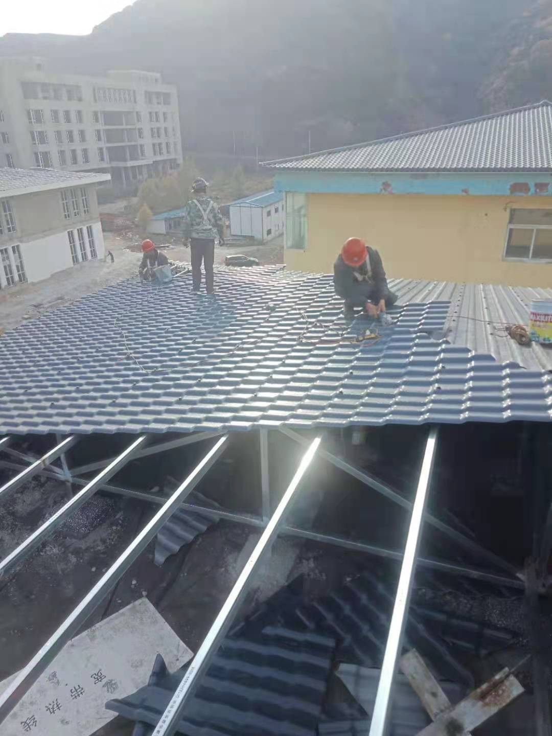 樹脂瓦施工現(xiàn)場(chǎng)